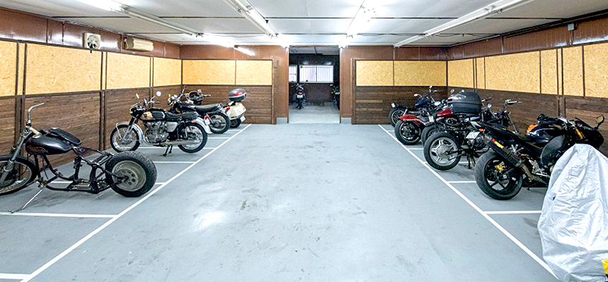 サーティーセカンドモータース　バイクレンタルガレージ